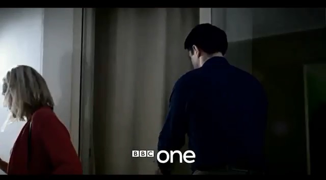 The McCanns (played by actors) leave the apartment by the 'unlocked' sliding patio doors