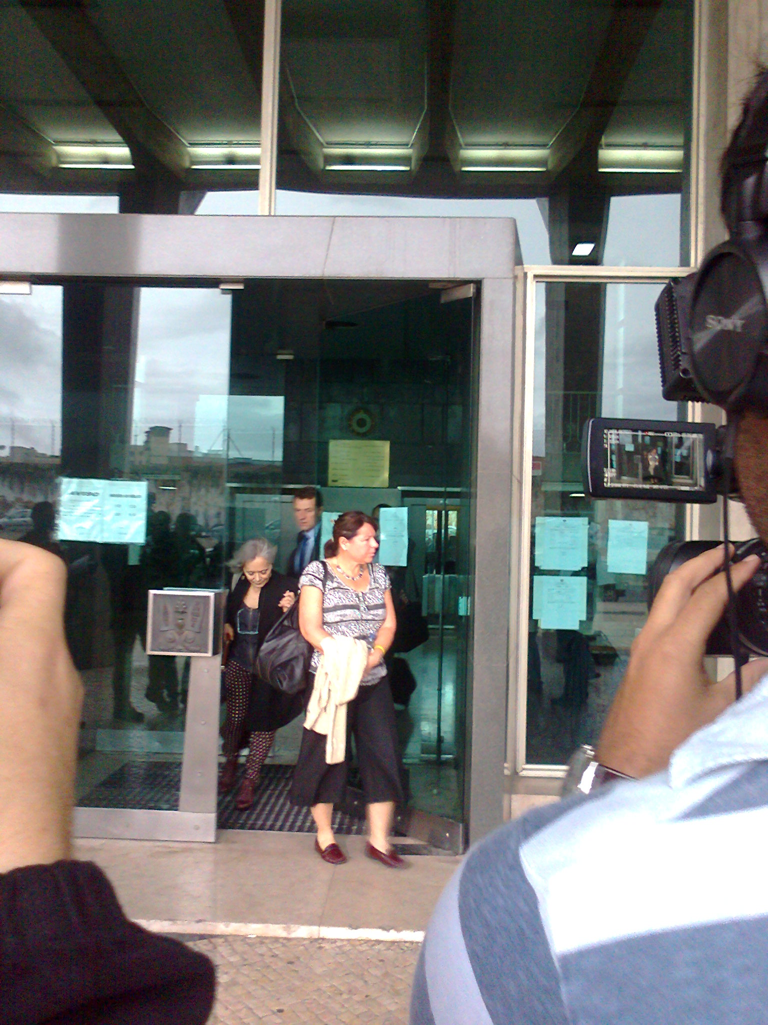 Isabel Duarte, Gerry McCann and Trish Cameron leave the Palace of Justice. Photo: Anne Guedes