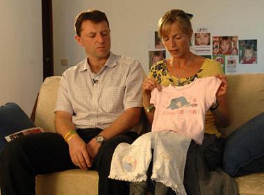 Gerry and Kate McCann with pyjamas, Crimewatch appeal