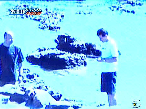 Gerry McCann and Michael Wright on the beach, 07 May 2007