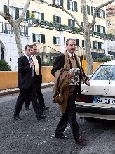 Gerry leaves the embassy accompanied by his Portuguese lawyer Rogério Alves