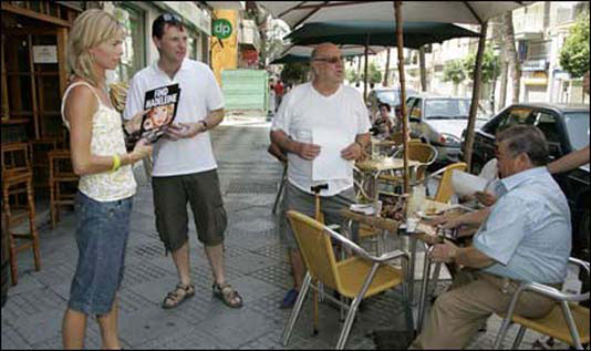 The McCanns distribute leaflets in Huelva