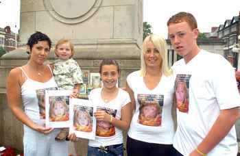 Julie Seddon with Rico, Yasmin,Tracy and Luke off to spain on Holiday to publicise the search for Madeline McCann
