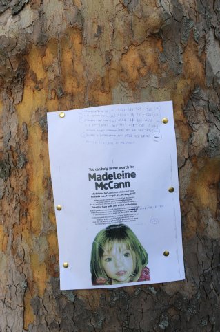 Oberkassel: Search posters for missing Maddie Photo: Gehring
