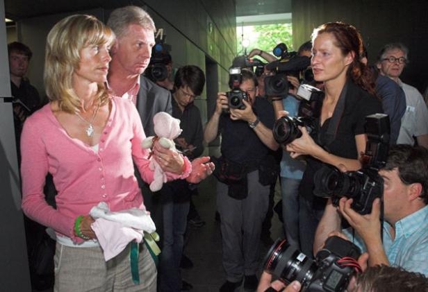 Kate McCann with Clarence Mitchell at the Berlin press conference